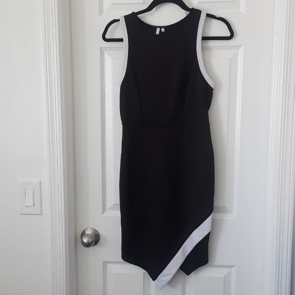 Black & white sleeveless dress